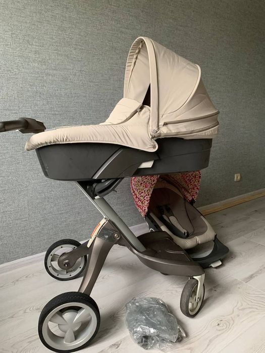 Срочно! Коляска stokky  о 0 до 3лет +летний комплект