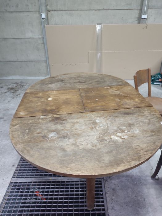 Stół PRL okrągły z krzesłami