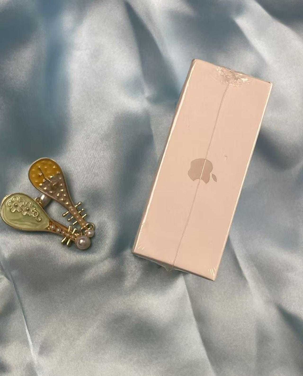 Zupełnie nowe słuchawki_Apple_AirPods_4_generacji w świetnej cenie
