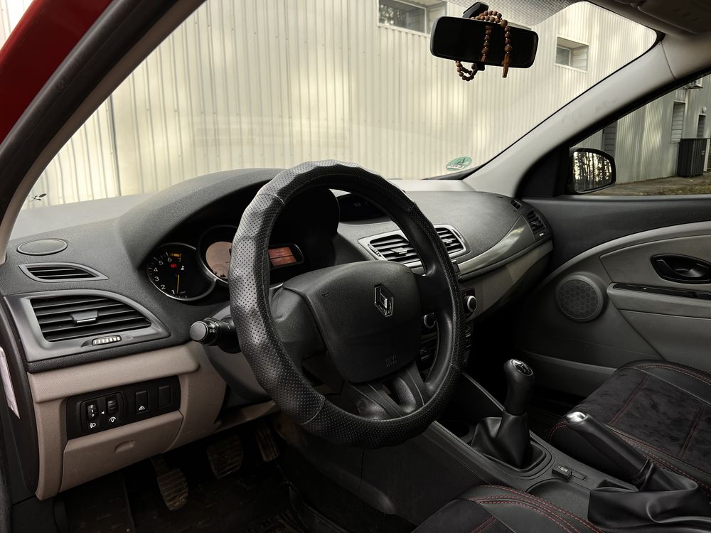 Renault Megane 2011р., 1.6 газ/бензин, механіка, 256 т.км