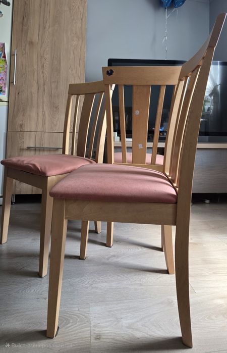 Кухонний стіл та стільці