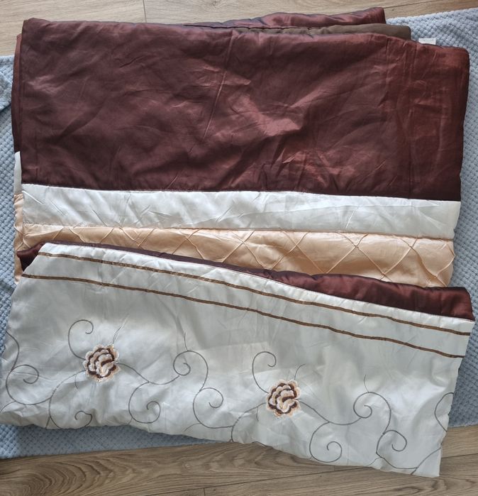 Narzuta na łóżko 220 x 200 cm + 2 x poszewka dekoracyjna na poduszki