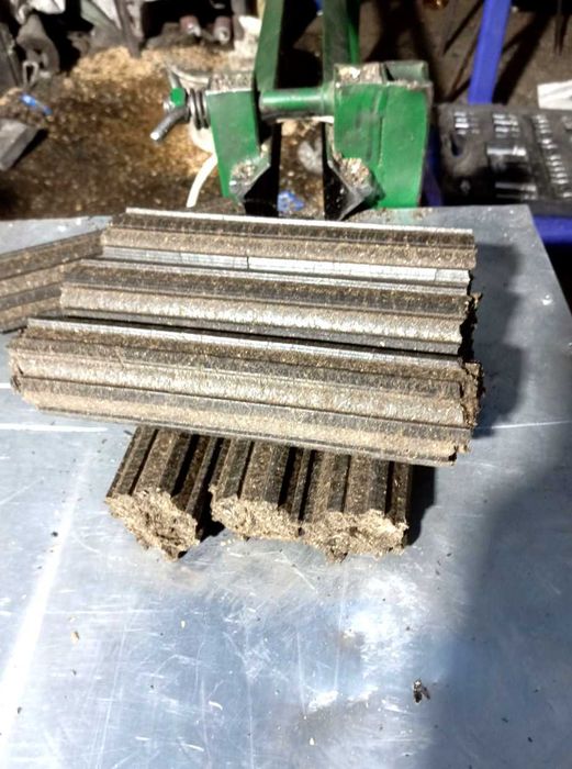 Вугілля брикети пелети для котлів і камінів