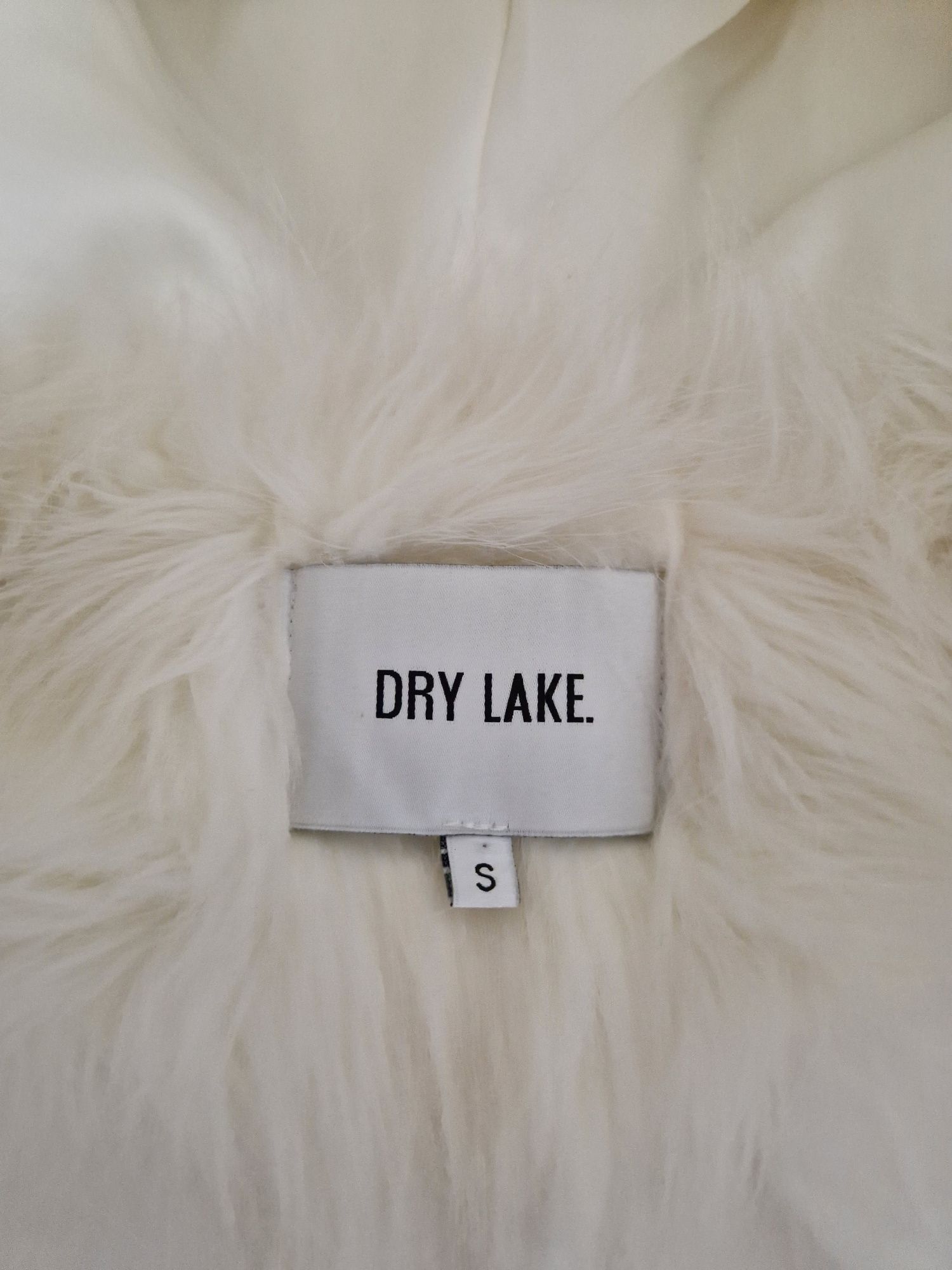 Dry Lake-kamizelka z kapturem z białego futerka S