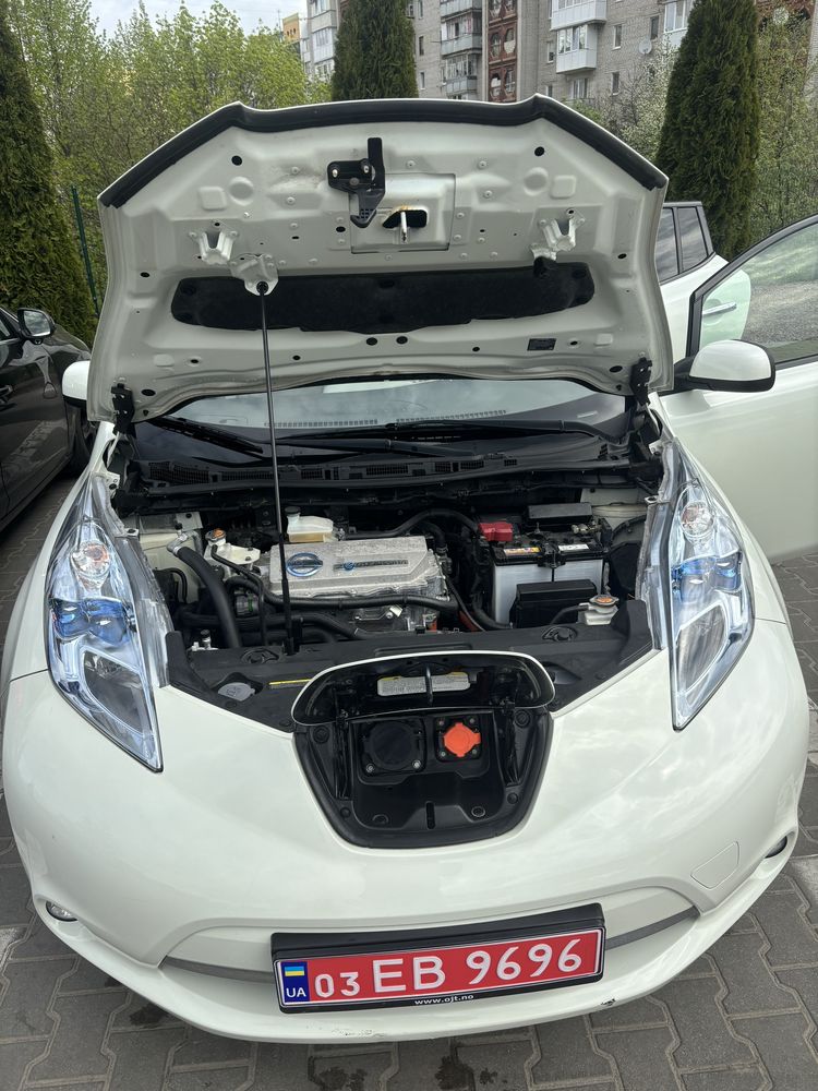 Nissan leaf 22012