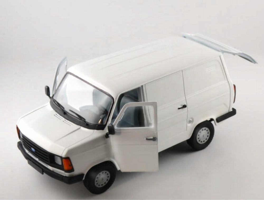 ITALERI 3687 model 1:24 samochód Ford Transit MK2