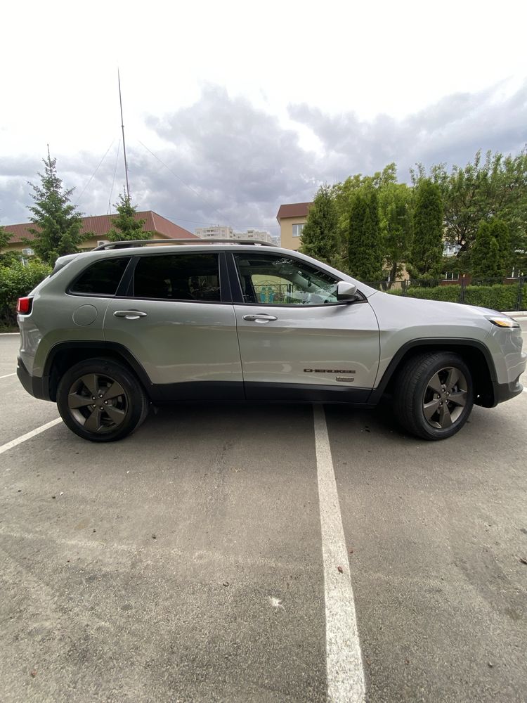 Jeep cherokee 4x4 2.4 ювілейна модель