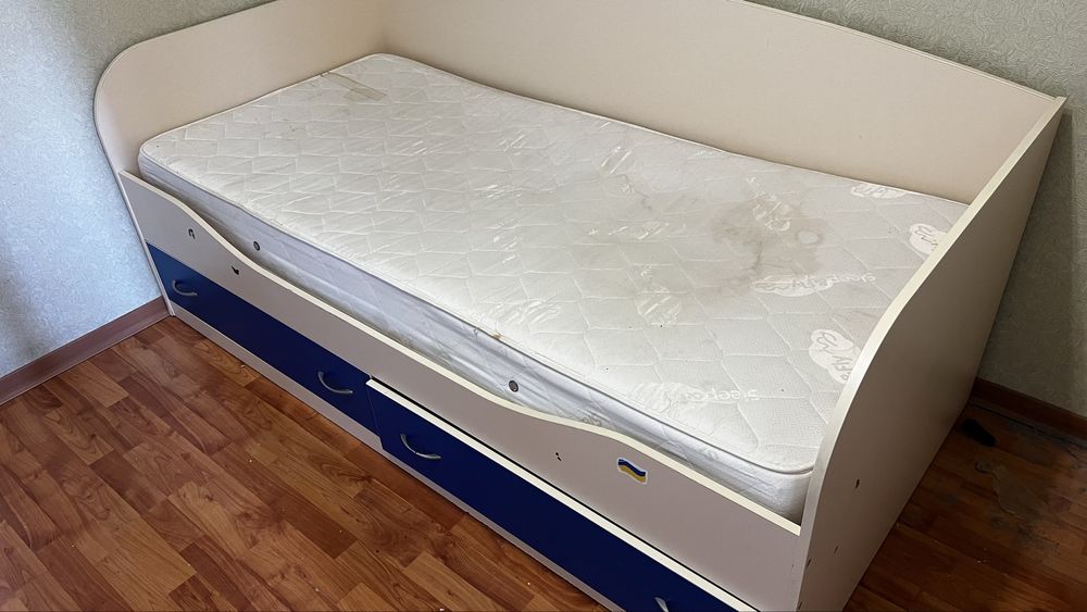 СРОЧНО!!! Комплект мебли (шкаф , кровать, полки)