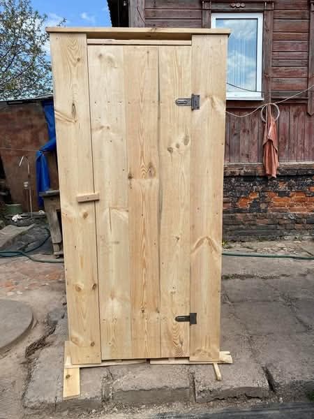 Туалет вуличний з тумбою чи без.