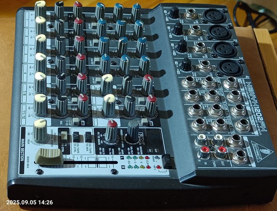 Мікшерний пульт Behringer XENYX 1202 FX