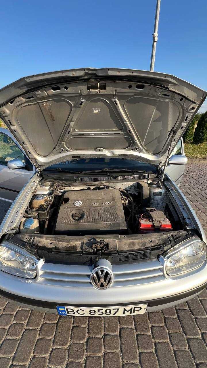 Автомобіль Volkswagen Golf Var. 1,6 Basic 77kw