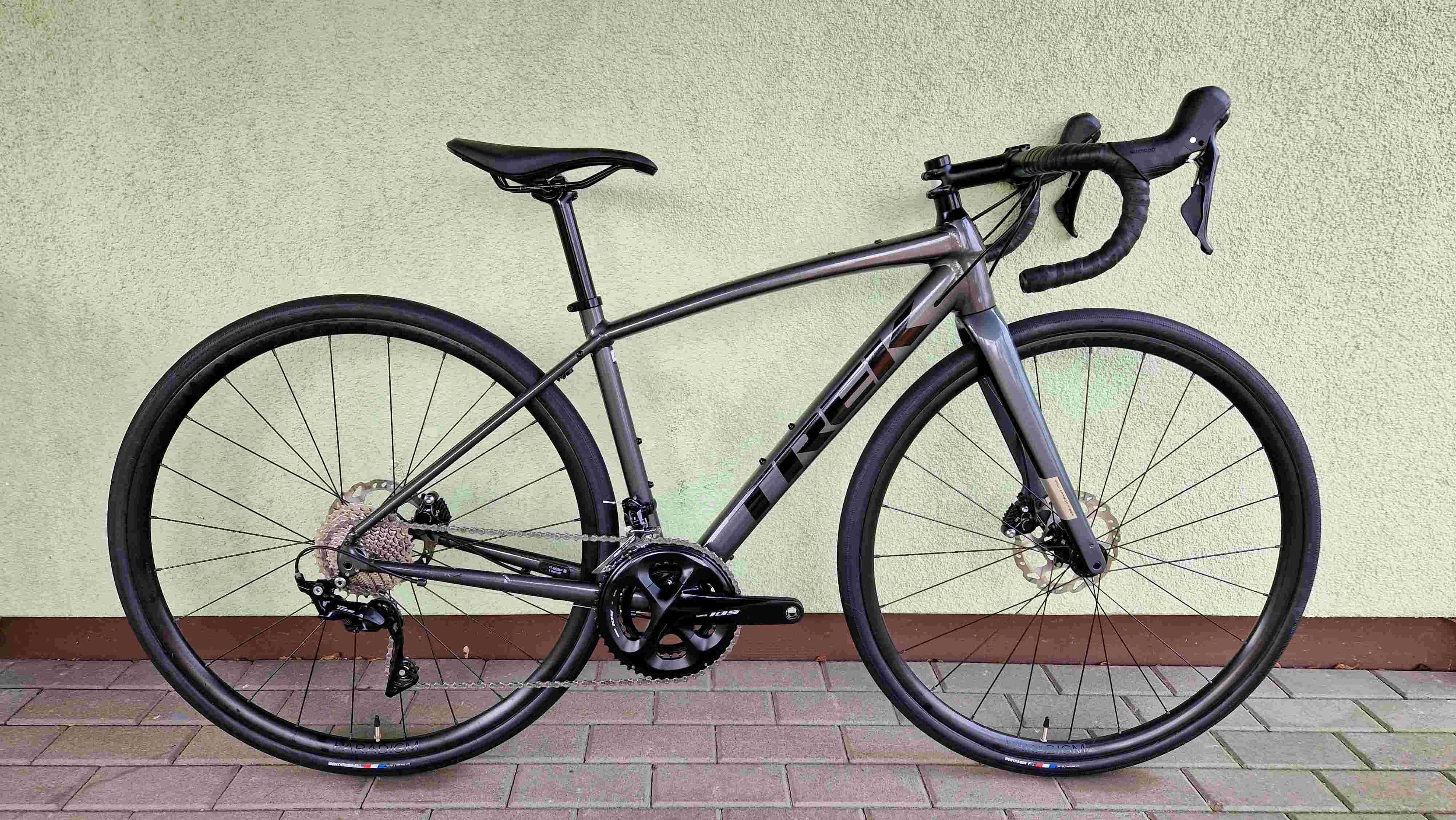 TREK DOMANE AL5 sztywne osie GRAVEL r49