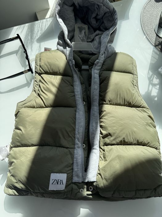 Безрукавка Zara 116 см, куртка