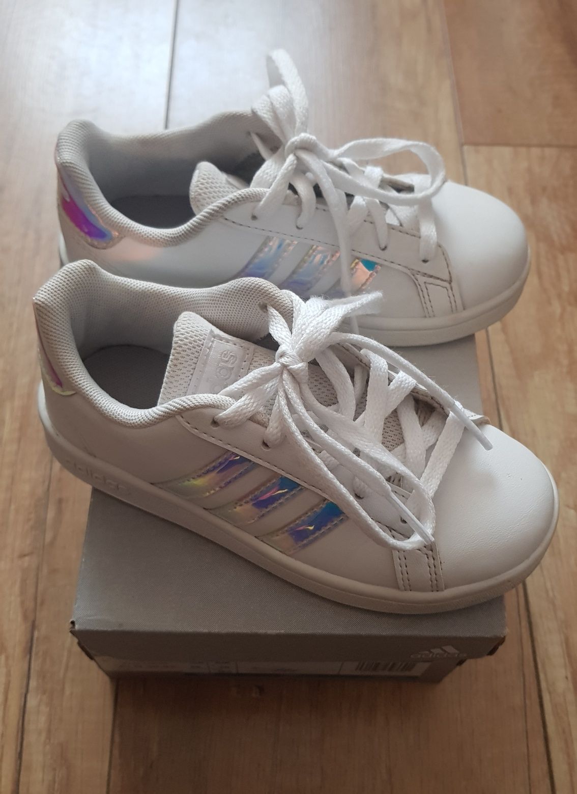 Adidas Grand Curt K 28 buty adidasy dziecięce białe holo jak nowe