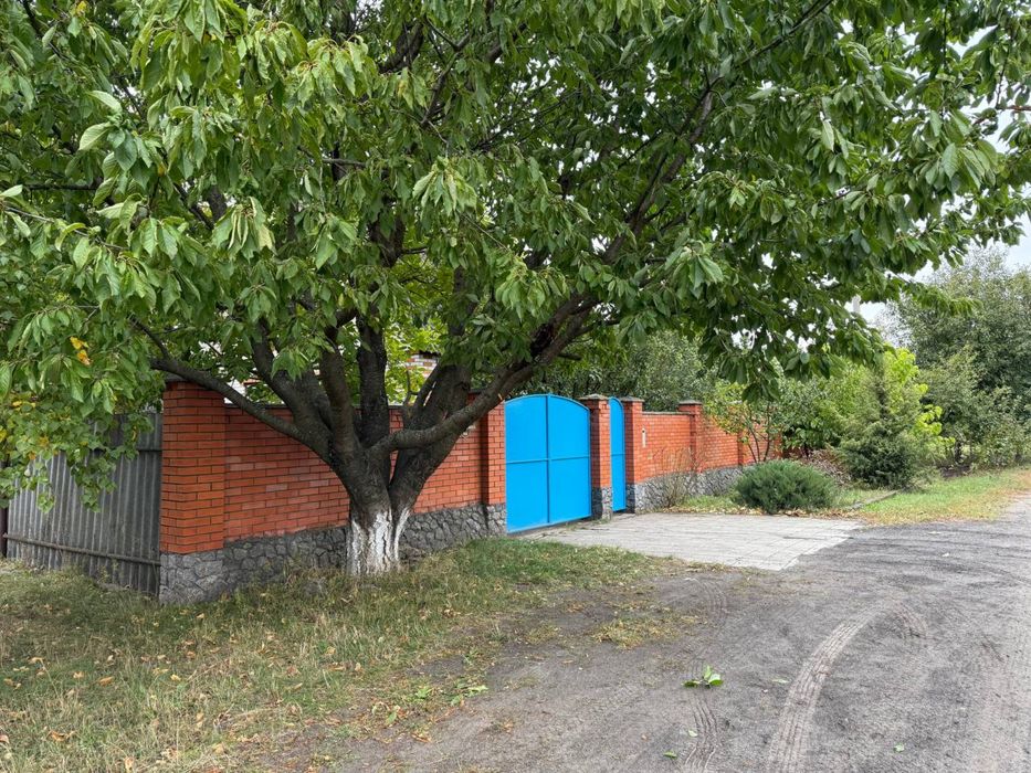 Продаж будинку у тихому районі