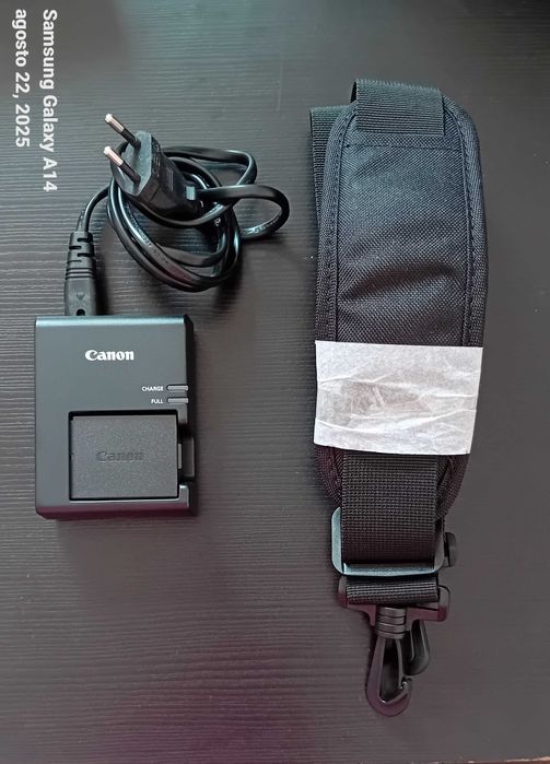 Máquina fotográfica - Canon EOS 2000D