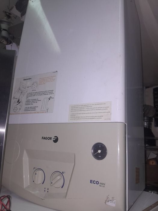 2 caldeiras de gas natural 200€ cada