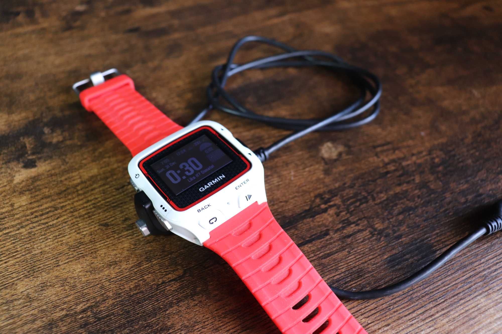 Garmin Forerunner 920XT White/Red - Carregador Incluído