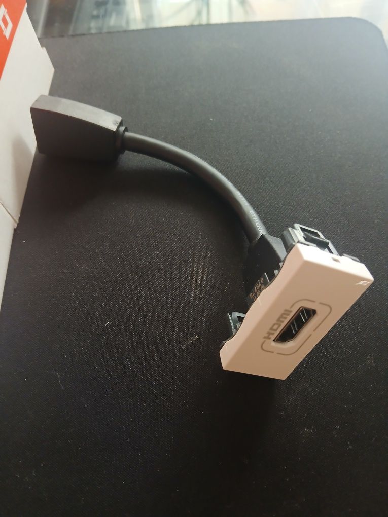 Legrand gniazdo HDMI typu A z przewodem 078778