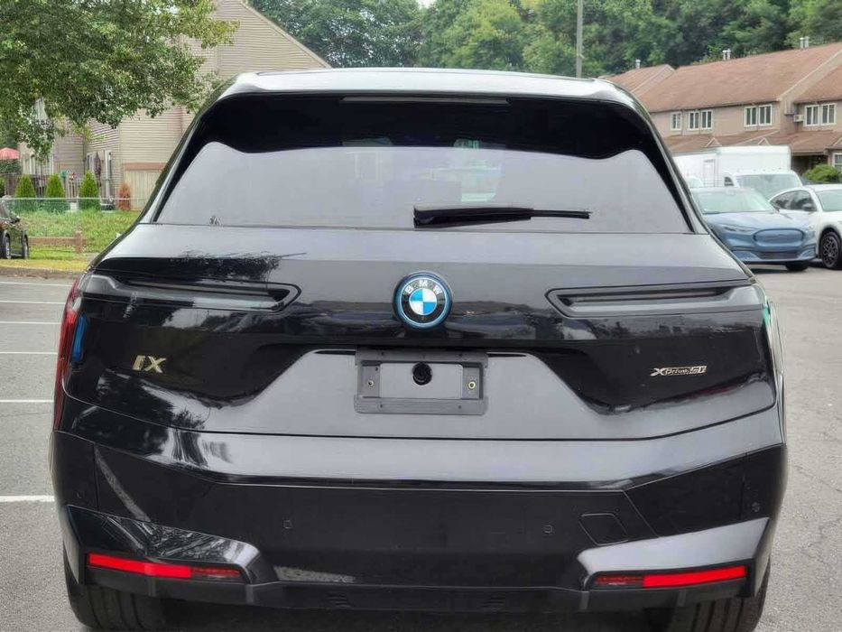 BMW iX xDrive50      2024