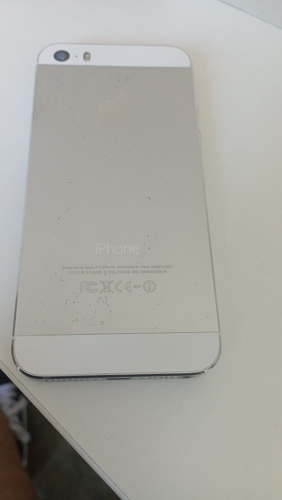 iPhone 5S com ecrã partido