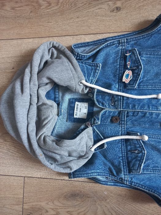 Чоловіча прикольна жилетка з капішоном.