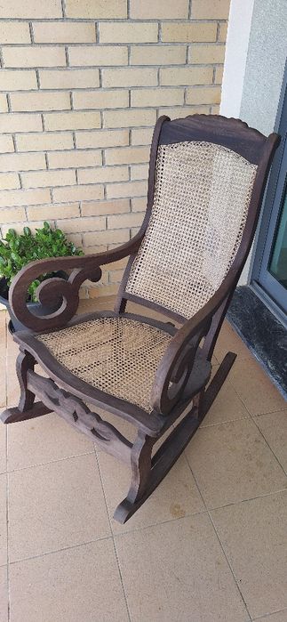 Cadeira baloiço de madeira