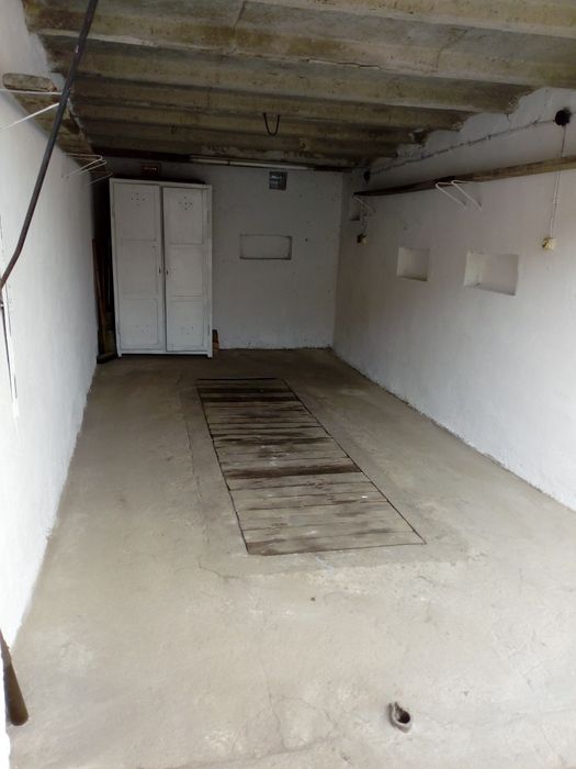 Sprzedam Duży Garaż 19m2 ul.  Zawadzkiego (Kanał, Prąd)