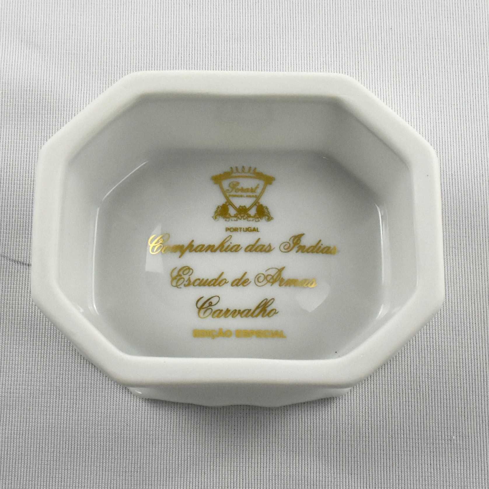 Saleiro em porcelana Porart decoração Escudo de Armas Carvalho