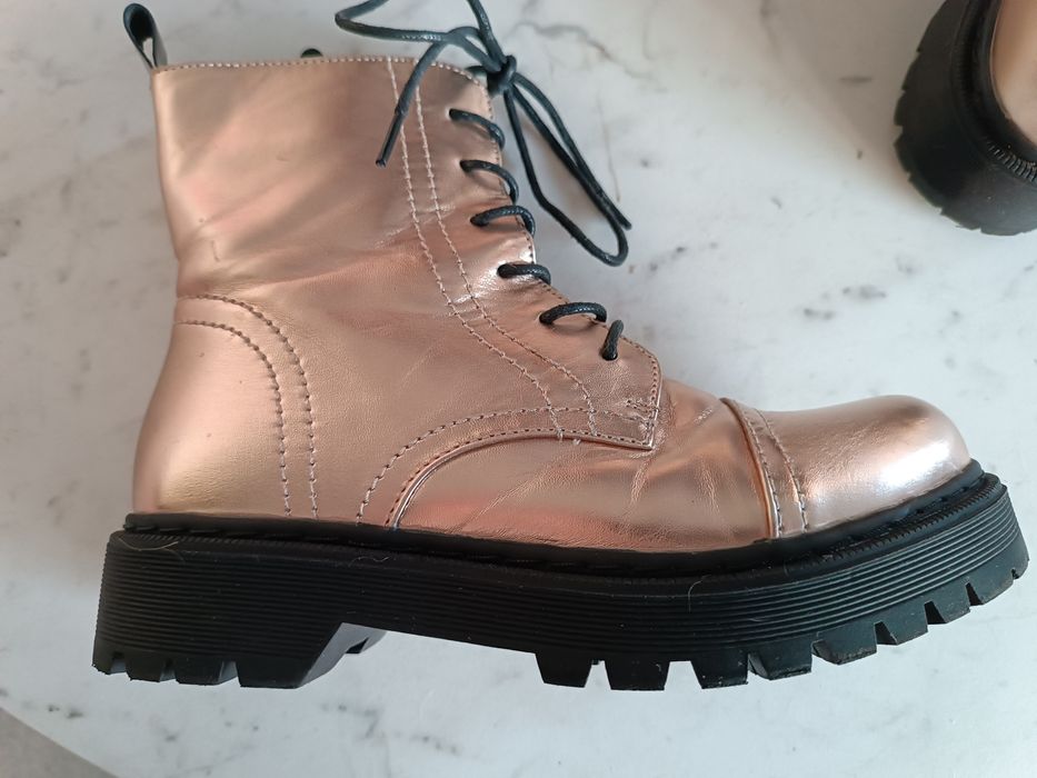 Buty dziewczęce kozaki trapery DeeZee rozmiar 35 złote glany