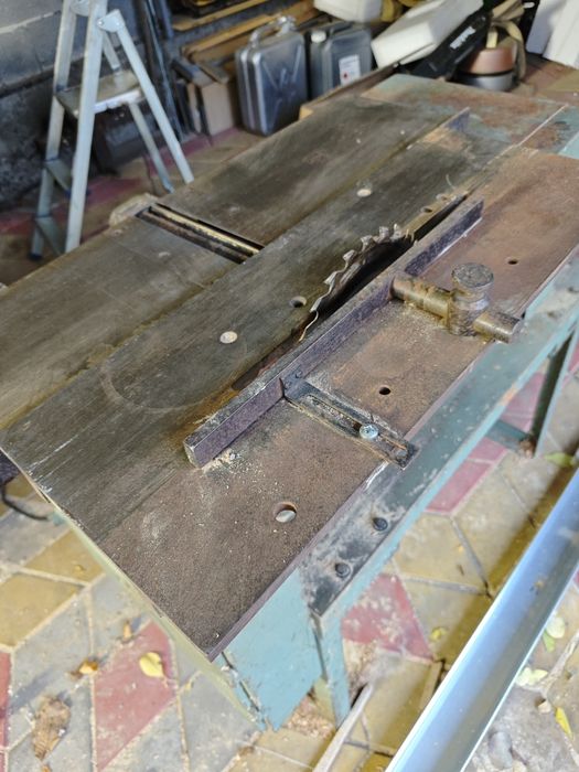 Станок деревобробний