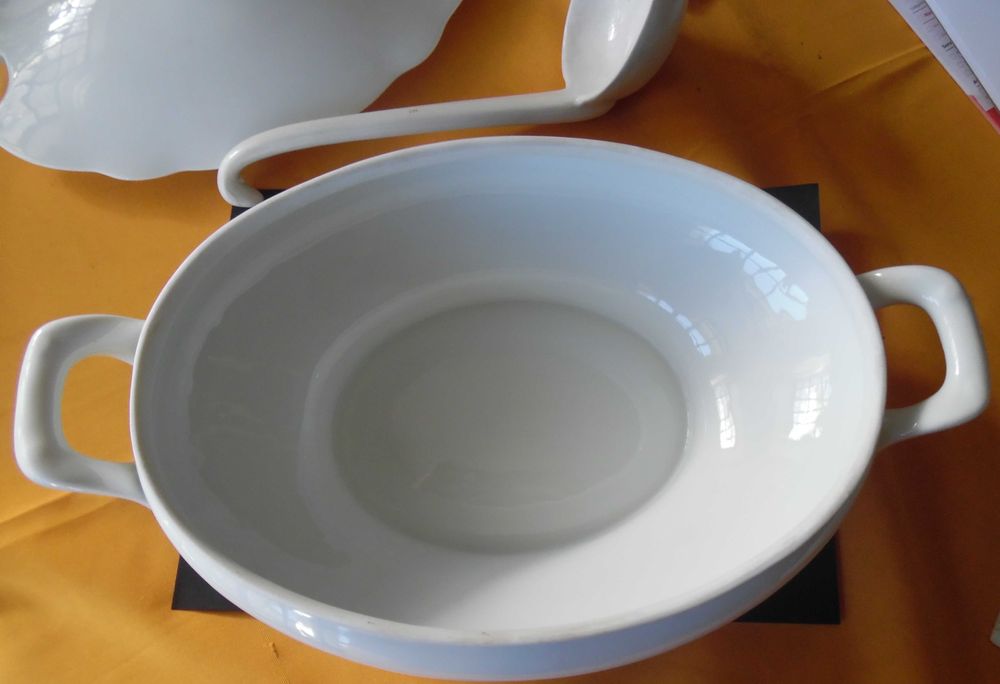 Vista Alegre Terrina com colher e tampa ano 1924/1947