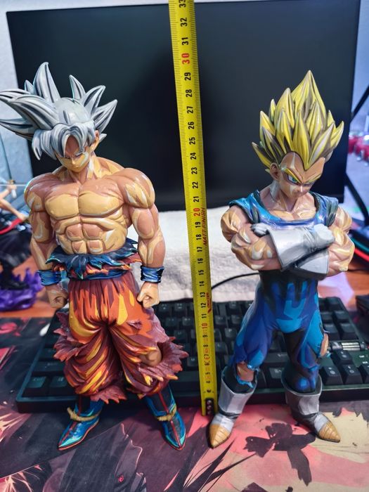 Figuras Goku e vegeta