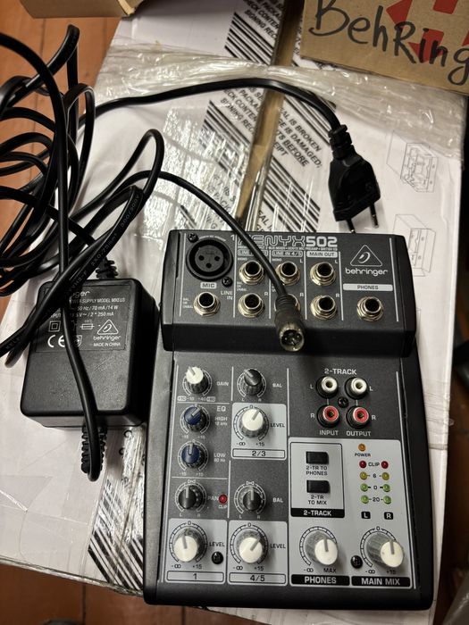 Микшер для блогеров Xenyx 502 Behringer