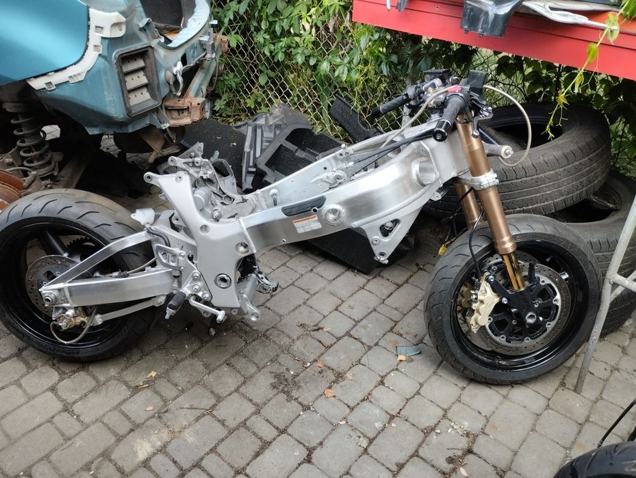 Suzuki hayabusa rama 2003 zawieszenie owiewka lampa