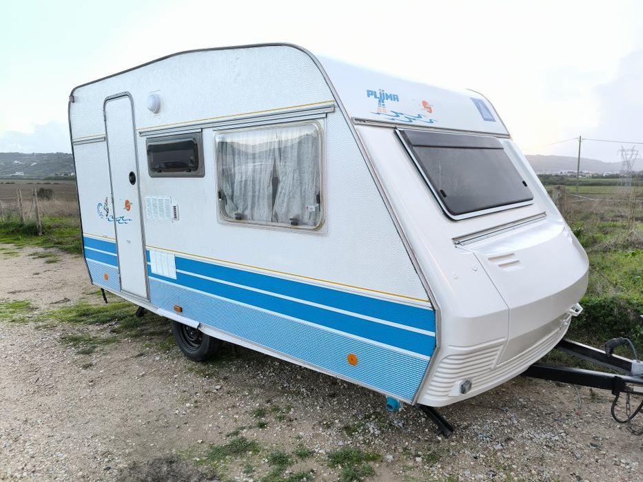 Caravana Pluma 380
