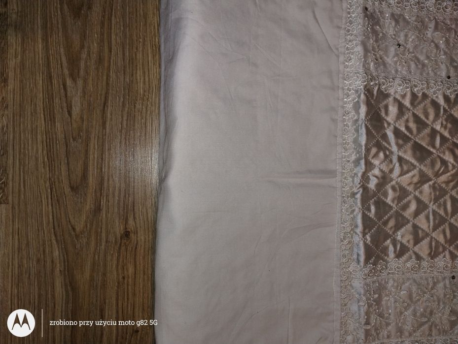 Ozdobne nakrycie/narzuta na łóżeczko dziecięce