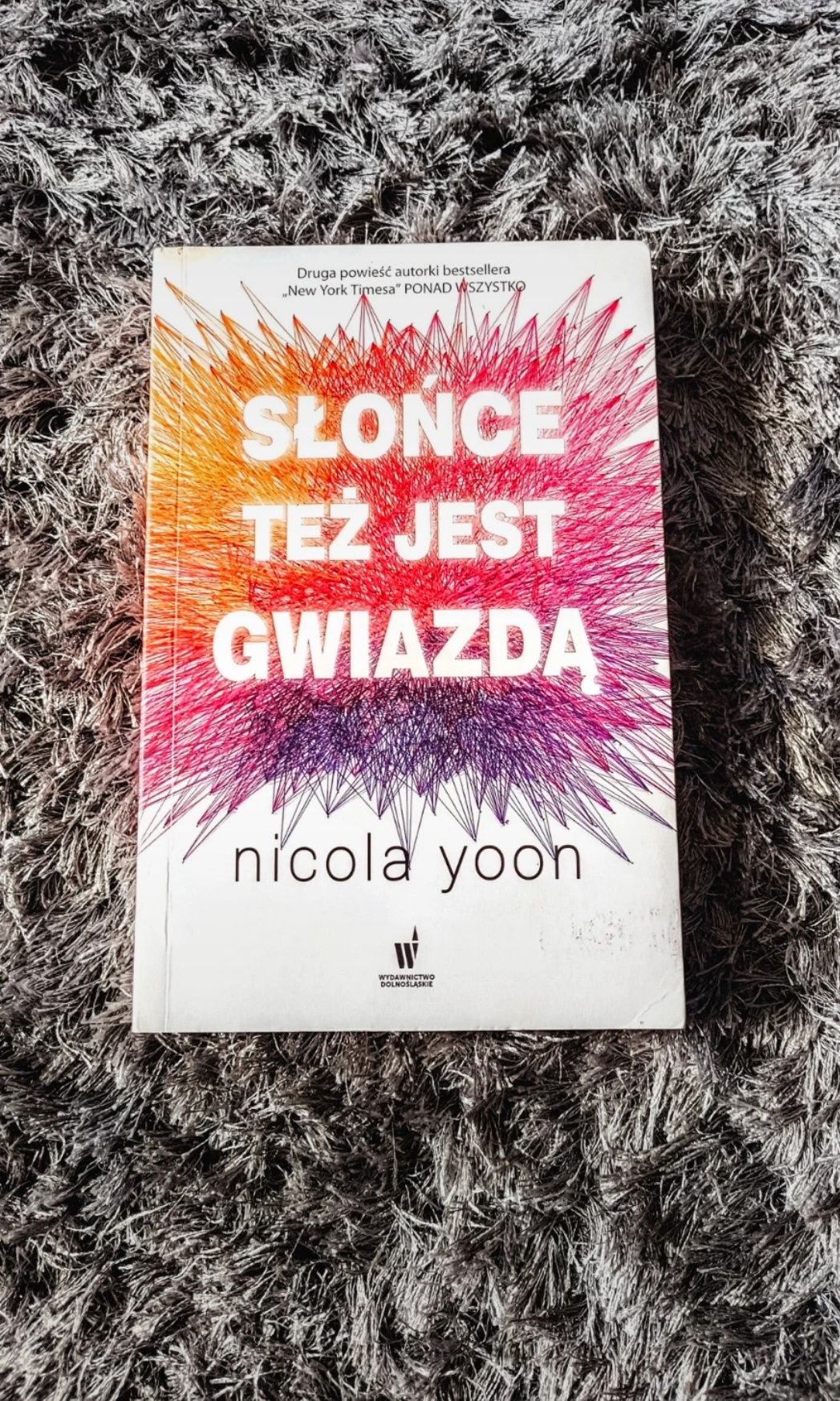 Książka Słońce też jest gwiazdą stan idealny