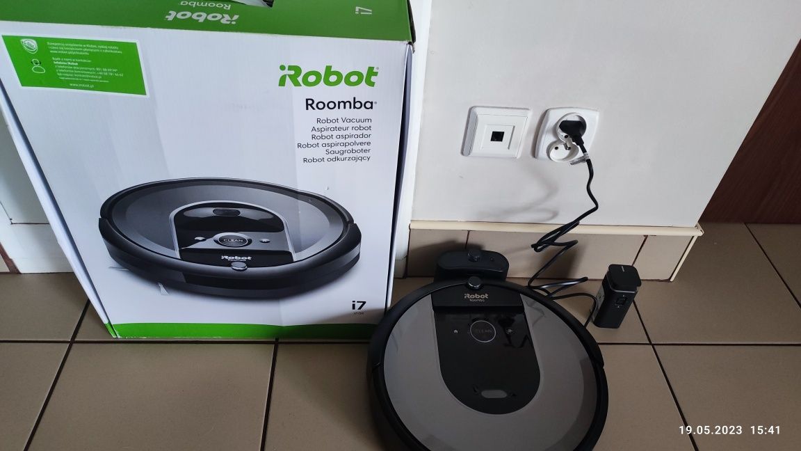 IRobot Roomba7 ze stacją i kostką