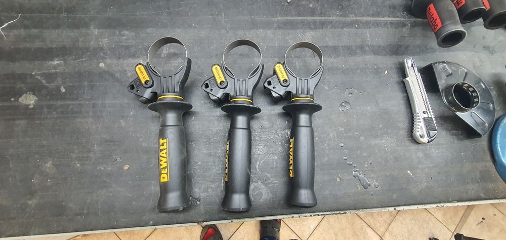 Młotowiertarka Dewalt D25144K rękojeść