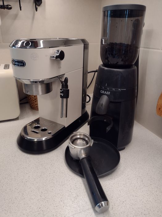 Ekspres do kawy De’Longhi EC 685 z młynkiem Graef CM 702