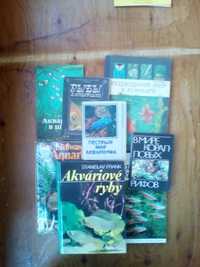 Подборка иллюстрированных книг и открыток об аквариумных рыбках
