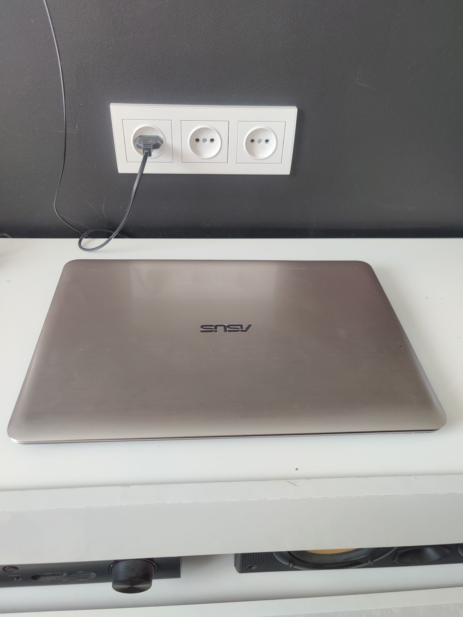 15,6 Asus f556u / nvidia 2 ГБ /i5 6200u /8 /HDD 1 тб/ноутбук