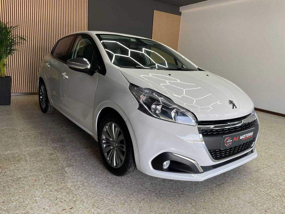 Peugeot 208 – Compacto, elegante e económico