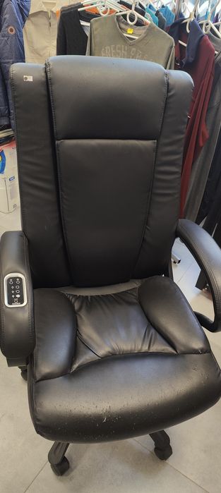 Крісло офісне з масажем трьох зон