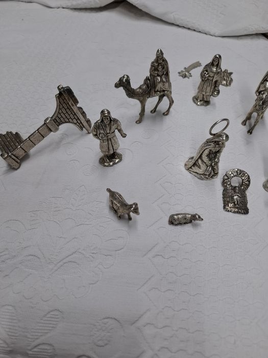 Presépio em metal antigo