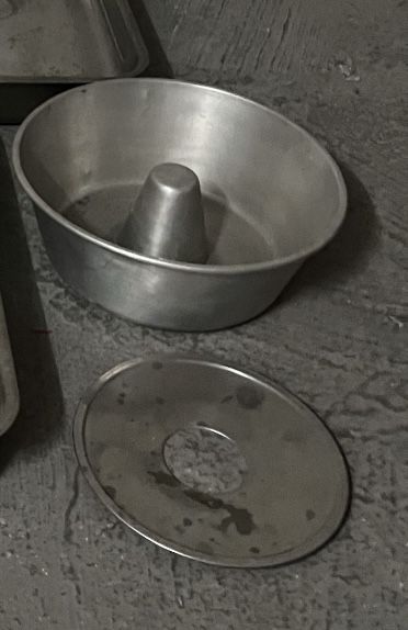 Forma de bolo com tampa
