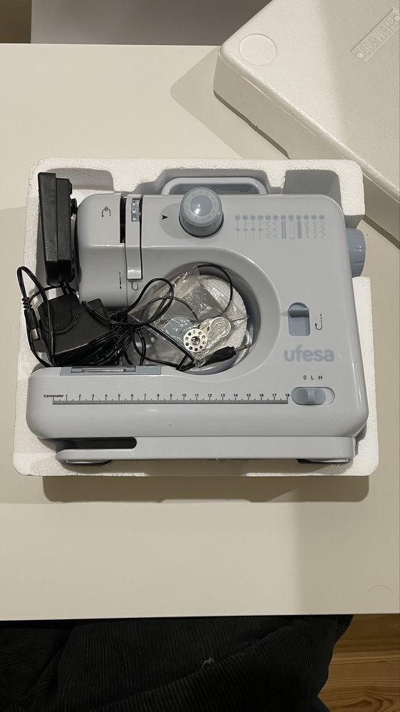 Vendo maquina de coser Ufesa