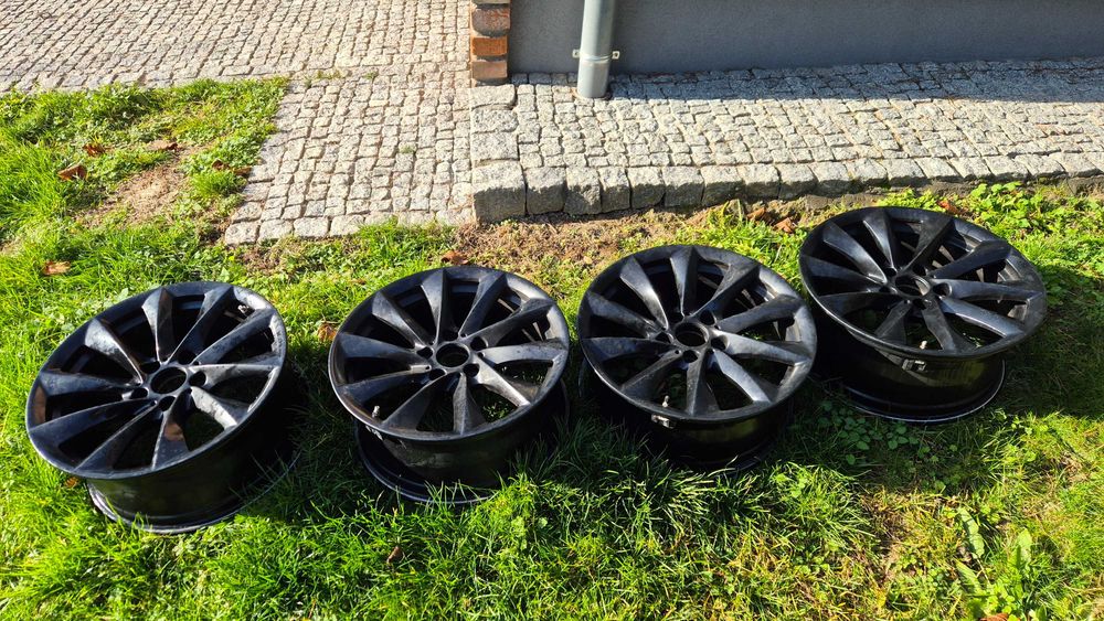 Felgi 18 cali BMW 8Jx18 IS34 oryginalne z czujnikami - komplet