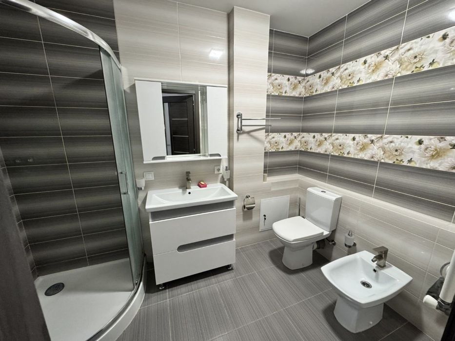 Оренда 3 км квартири з гардеробною Новобудова р-н Бам